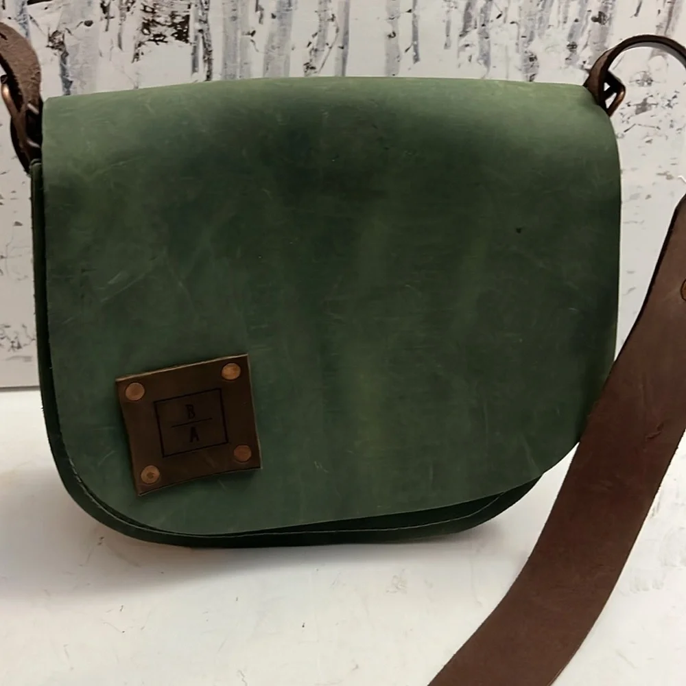 Craftsbury Common LeatherSaddle Bag Crossbody - Picture 3 of 11
